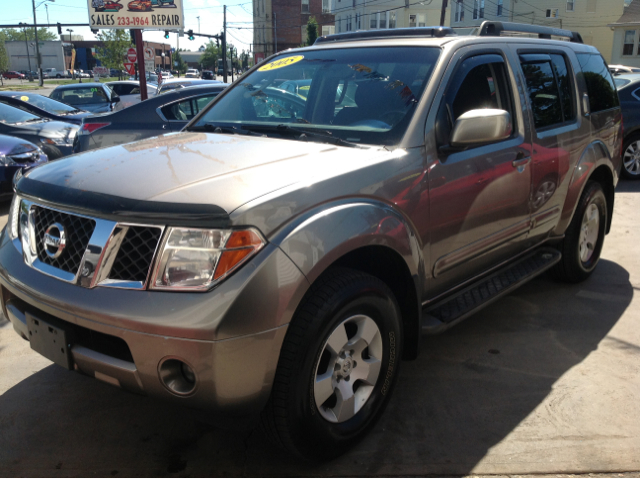 Nissan Pathfinder 2005 photo 1