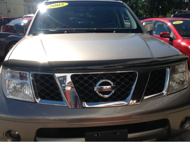 Nissan Pathfinder 2005 photo 2