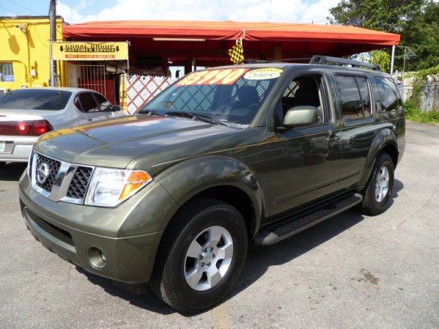 Nissan Pathfinder 2005 photo 2