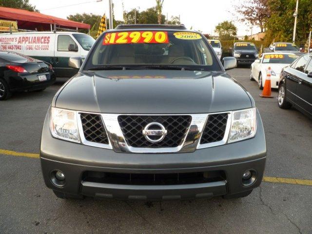 Nissan Pathfinder 2005 photo 1