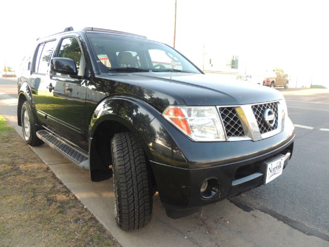 Nissan Pathfinder 2005 photo 1