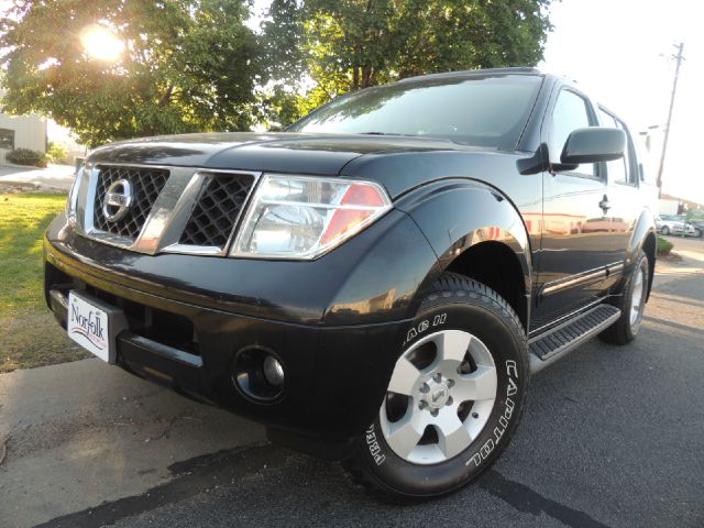 Nissan Pathfinder 2005 photo 2