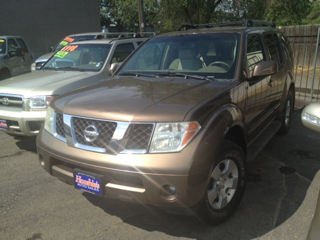 Nissan Pathfinder 2005 photo 1