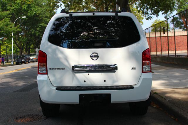 Nissan Pathfinder 2005 photo 1