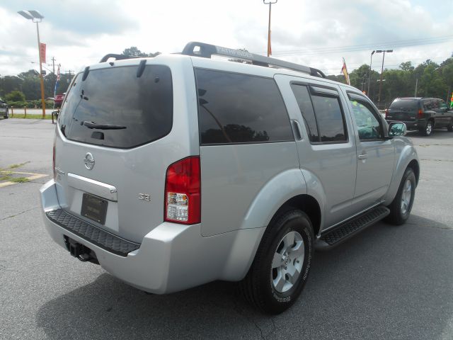 Nissan Pathfinder 2005 photo 1