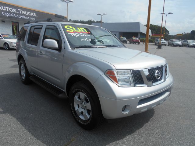 Nissan Pathfinder 2005 photo 2