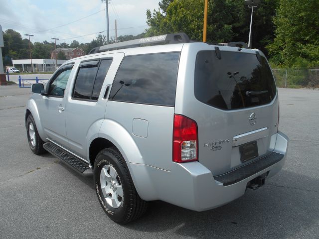 Nissan Pathfinder 2005 photo 3