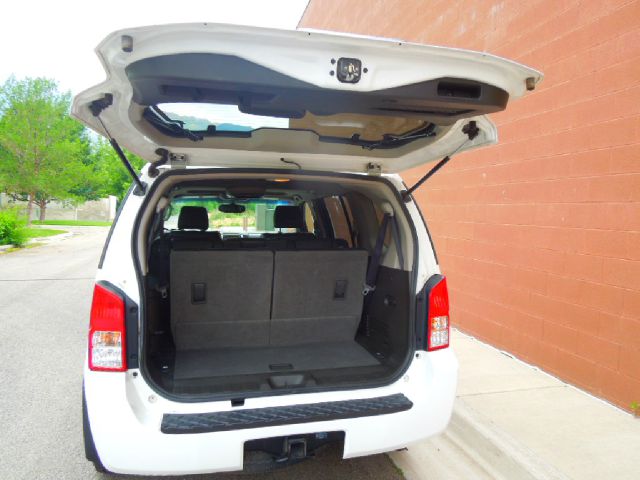 Nissan Pathfinder 2005 photo 1