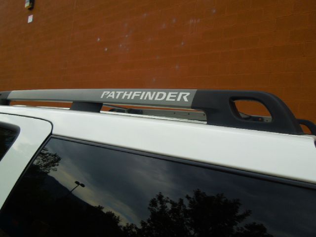 Nissan Pathfinder 2005 photo 2