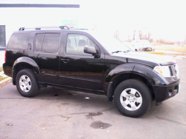 Nissan Pathfinder 2005 photo 2