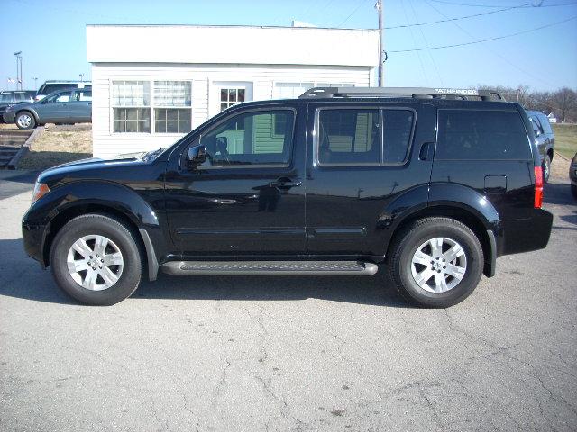 Nissan Pathfinder 2005 photo 2