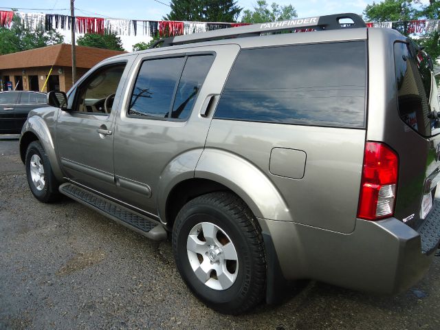 Nissan Pathfinder 2005 photo 1