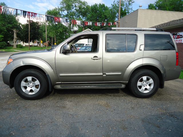 Nissan Pathfinder 2005 photo 2