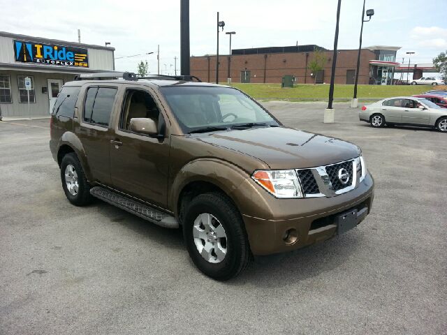 Nissan Pathfinder 2005 photo 2