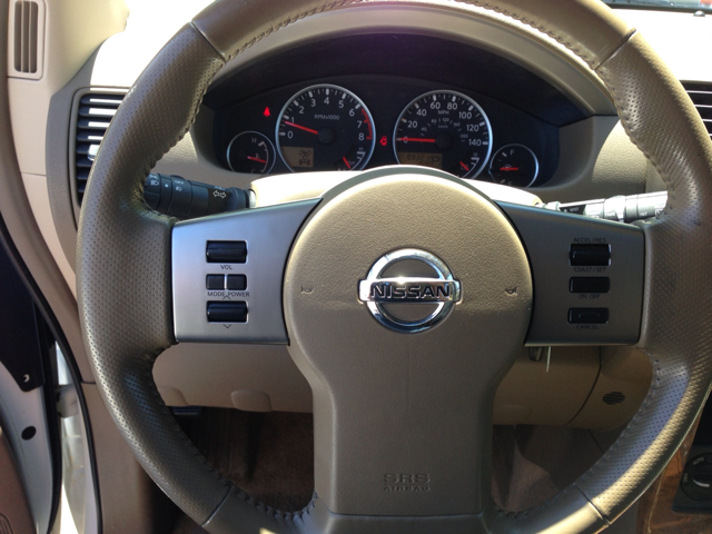 Nissan Pathfinder 2005 photo 2