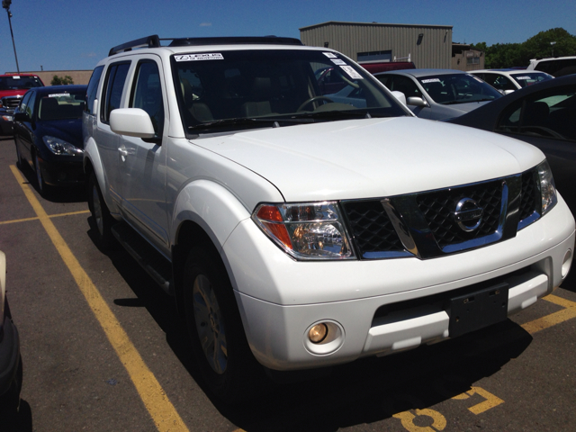 Nissan Pathfinder 2005 photo 22