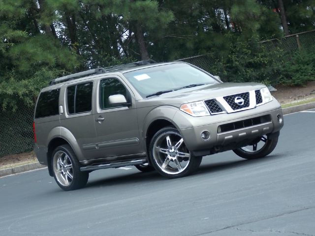 Nissan Pathfinder 2005 photo 1