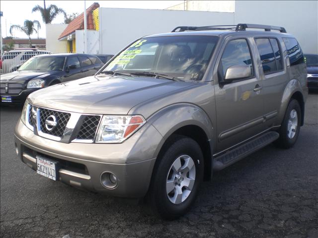 Nissan Pathfinder 2005 photo 2