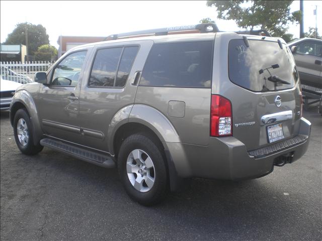 Nissan Pathfinder 2005 photo 5