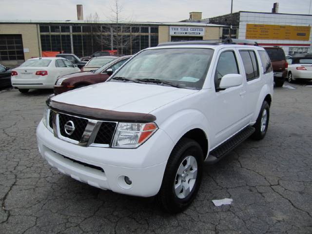 Nissan Pathfinder 2005 photo 1