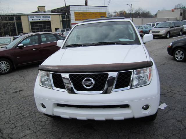 Nissan Pathfinder 2005 photo 2