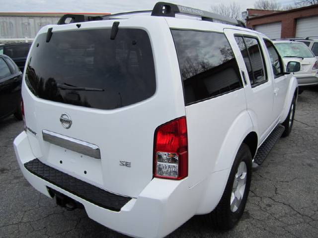 Nissan Pathfinder 2005 photo 5