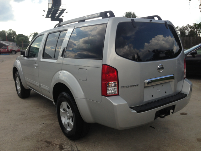 Nissan Pathfinder 2005 photo 2