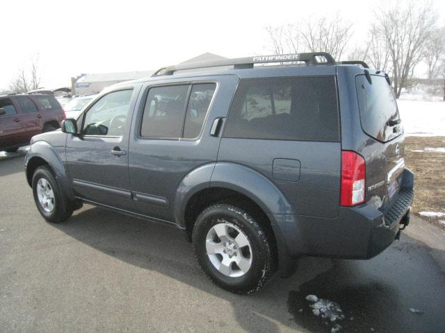 Nissan Pathfinder 2005 photo 2