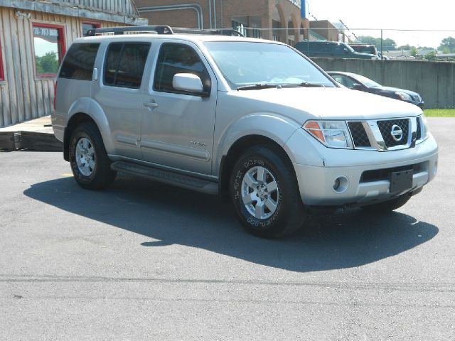 Nissan Pathfinder 2005 photo 1