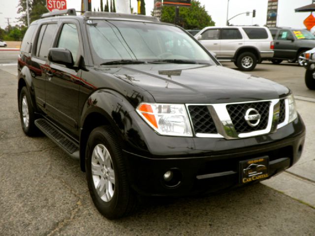 Nissan Pathfinder 2005 photo 2