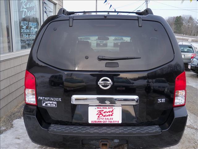 Nissan Pathfinder 2005 photo 2