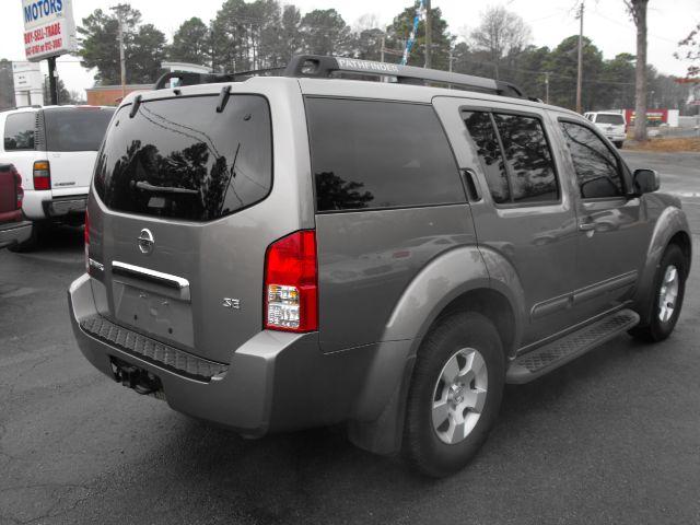 Nissan Pathfinder 2005 photo 2