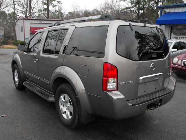 Nissan Pathfinder 2005 photo 4