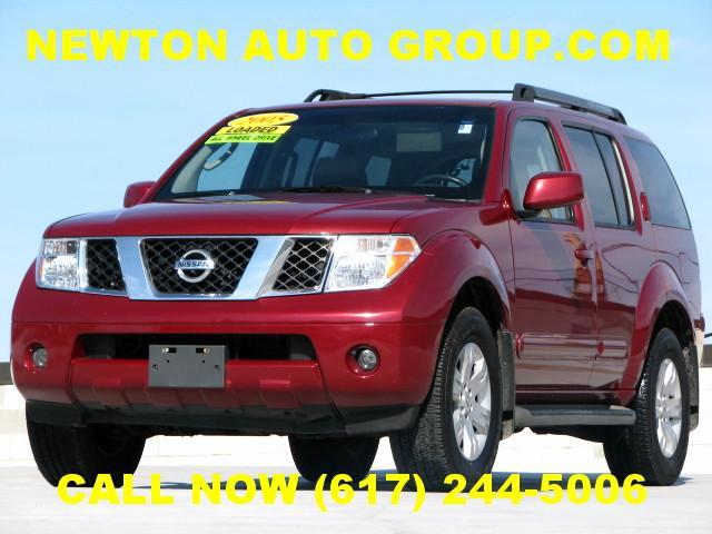 Nissan Pathfinder 4dr Sdn Auto GLS w/XM Sport Utility