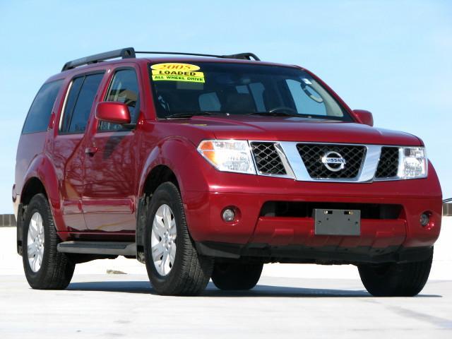 Nissan Pathfinder 2005 photo 2