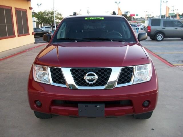 Nissan Pathfinder 2005 photo 1