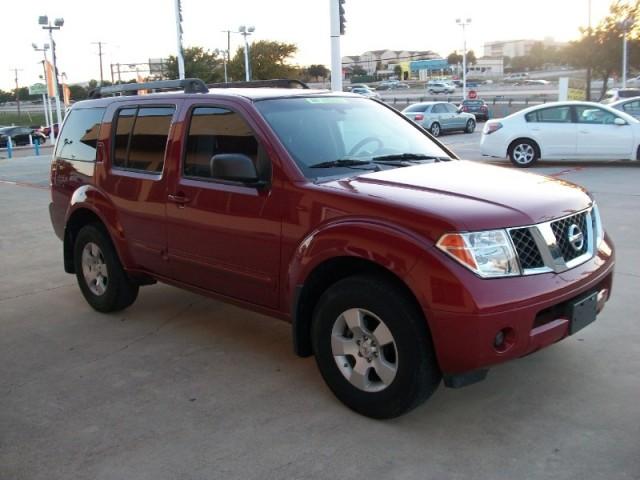 Nissan Pathfinder 2005 photo 2