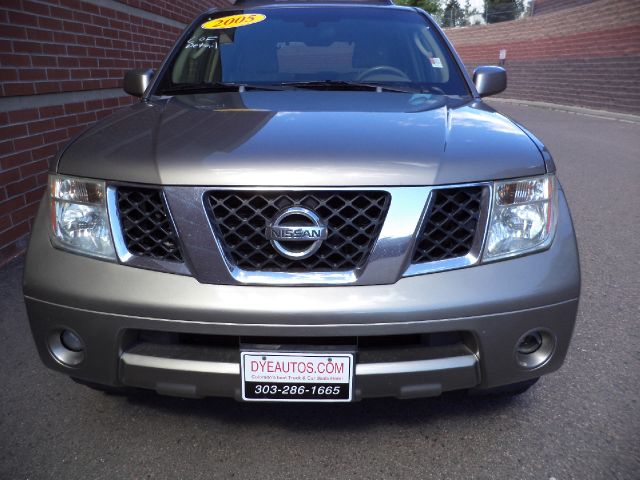 Nissan Pathfinder SE SUV