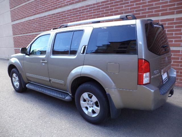 Nissan Pathfinder 2005 photo 1