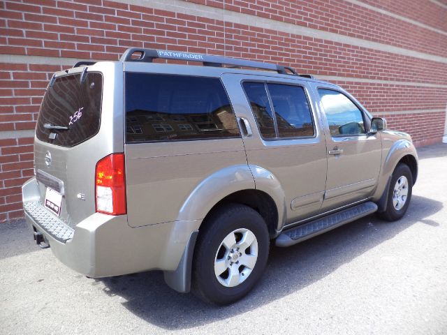 Nissan Pathfinder 2005 photo 3