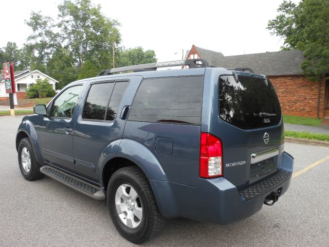 Nissan Pathfinder 2006 photo 2