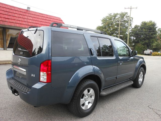 Nissan Pathfinder 2006 photo 4