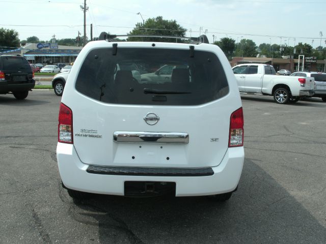 Nissan Pathfinder 2006 photo 2