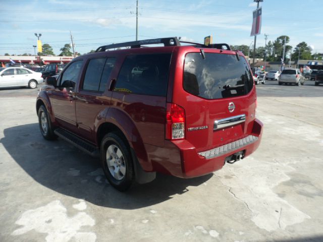 Nissan Pathfinder EX-L W/ DVD System SUV