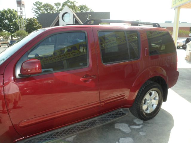 Nissan Pathfinder 2006 photo 1