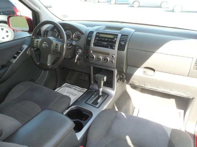 Nissan Pathfinder 2006 photo 16