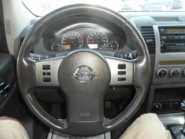 Nissan Pathfinder 2006 photo 17