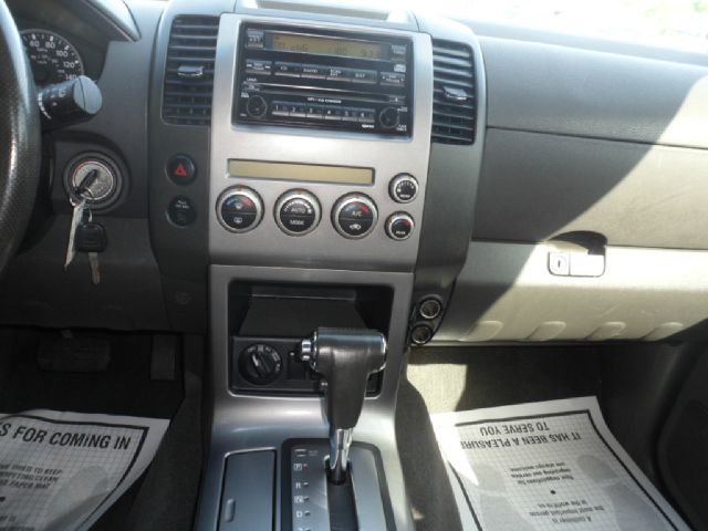 Nissan Pathfinder 2006 photo 23