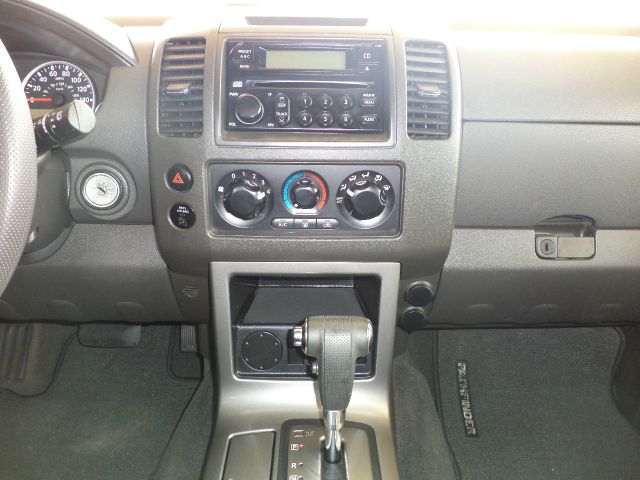 Nissan Pathfinder 2006 photo 2