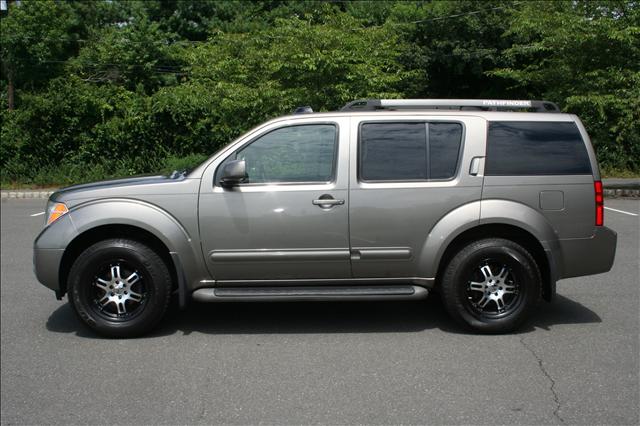 Nissan Pathfinder 2006 photo 2